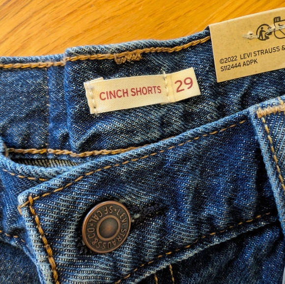 Levi's Cinch Mid-Thigh Short in Cookie Crunch - Picture 7 of 8